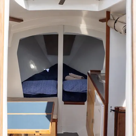 Taurus Ii - A Floating Experience Botel
